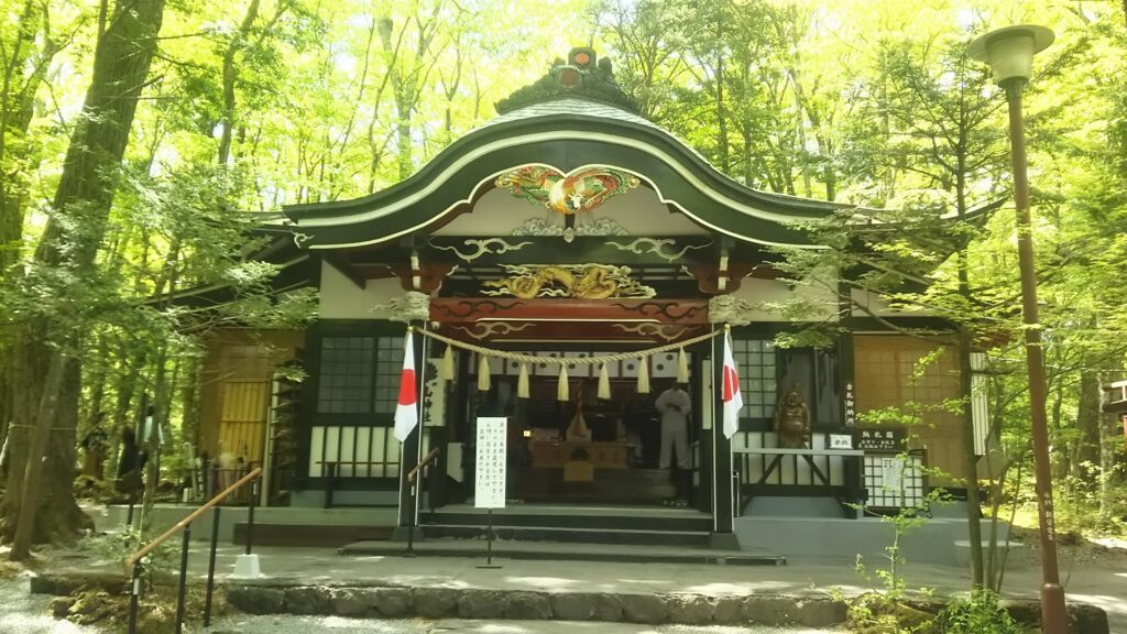 新屋山神社