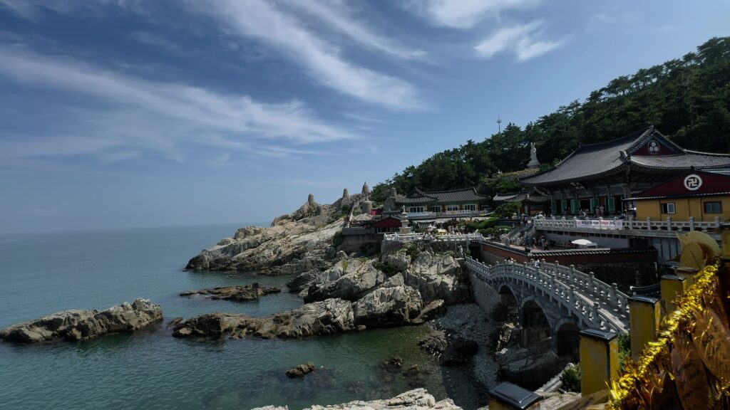 海東龍宮寺が一望できる日出岩