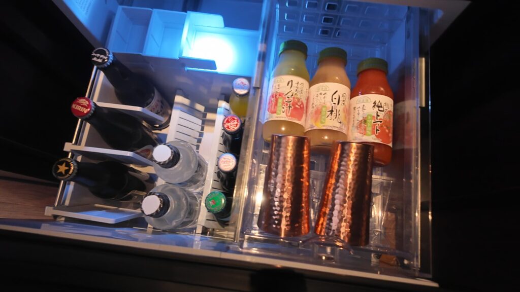 ワンフクオカホテルのお部屋のバーコーナー