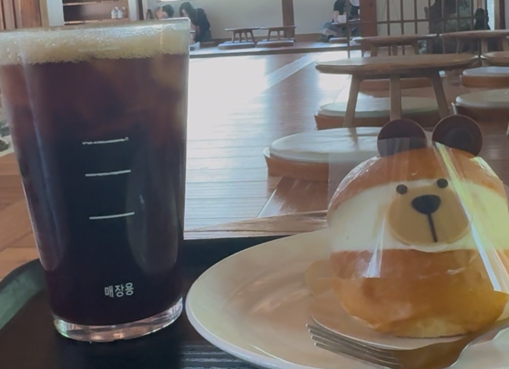 STARBUCKS COFFEE 鐘路古宅店 バリスタベアのパン