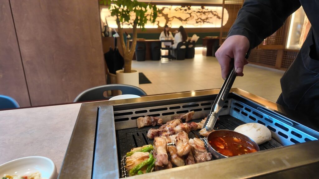 済州黒毛牛の専門店「火・水・木